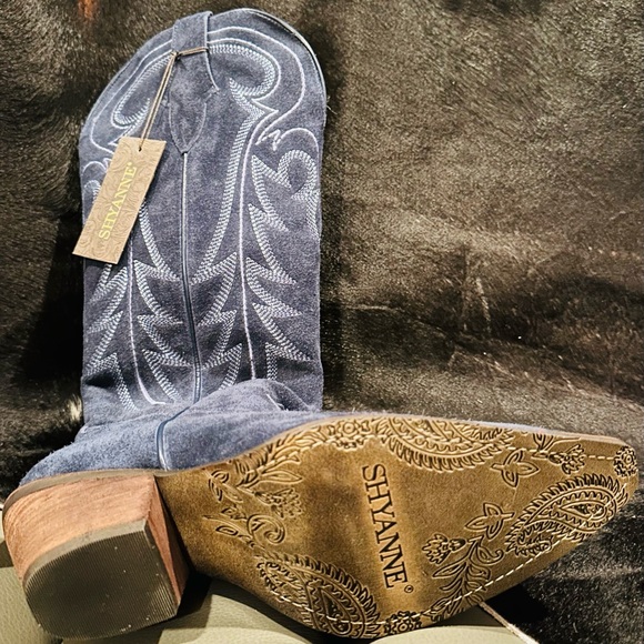Shyanne NWT Navy and Tan Women size 10 Cowboy Boots - Picture 4 of 7